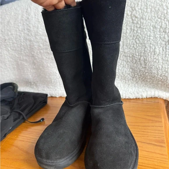 Koolaburra Black Fur-Lined Footwear - Picture 2 of 7